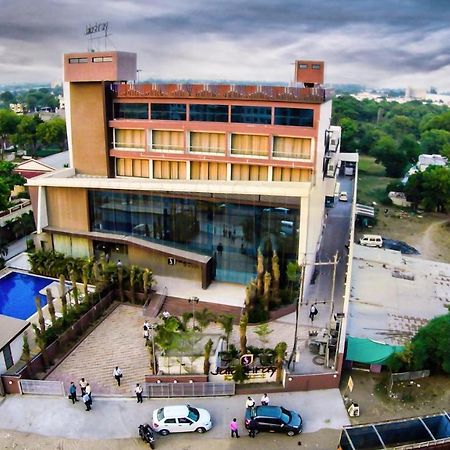 Jalashray Resort Nadiad Bagian luar foto