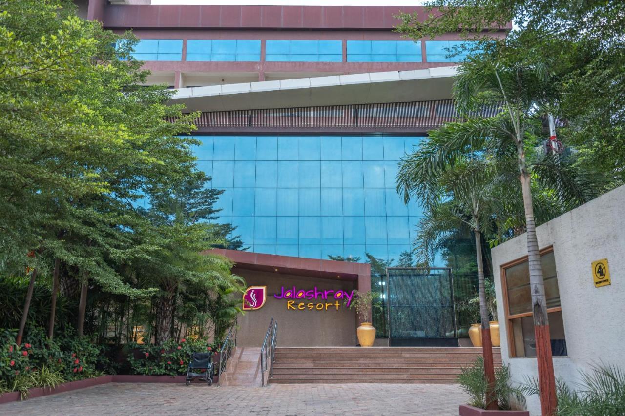 Jalashray Resort Nadiad Bagian luar foto