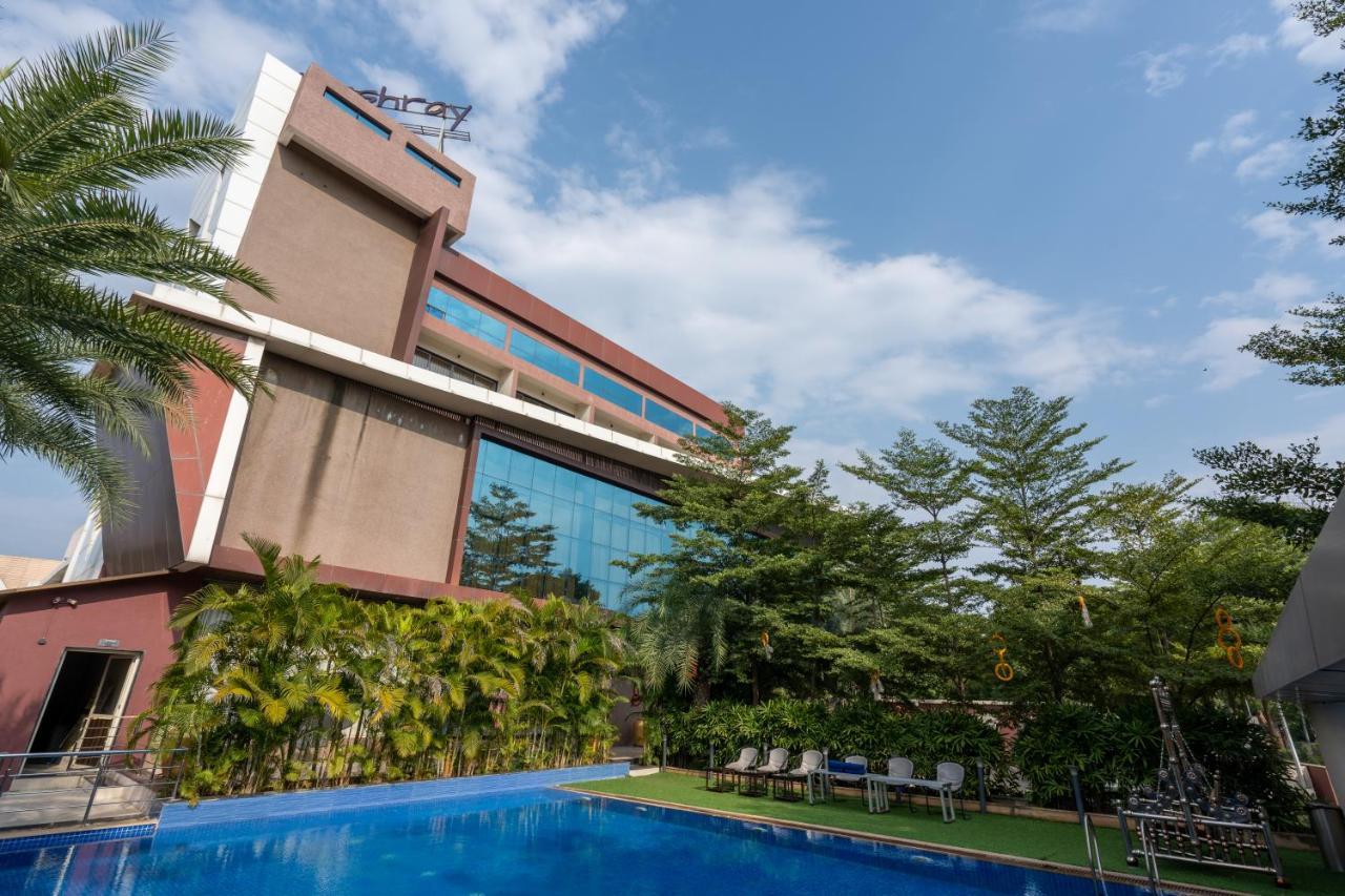 Jalashray Resort Nadiad Bagian luar foto