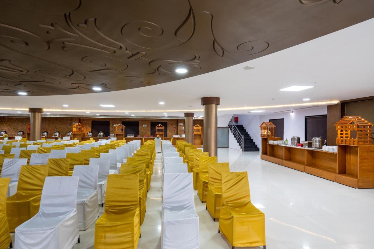 Jalashray Resort Nadiad Bagian luar foto