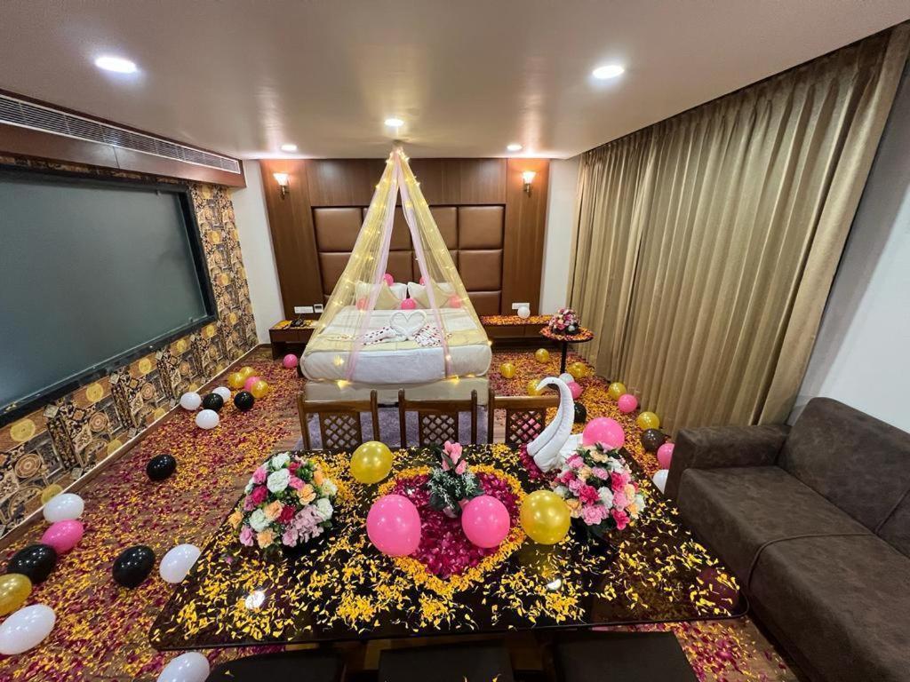 Jalashray Resort Nadiad Bagian luar foto