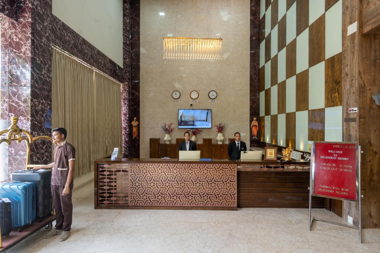 Jalashray Resort Nadiad Bagian luar foto