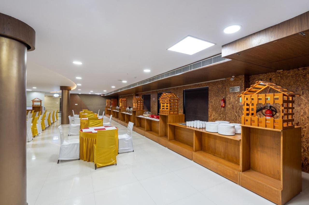 Jalashray Resort Nadiad Bagian luar foto