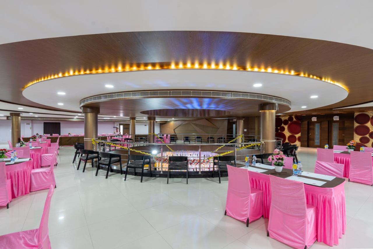 Jalashray Resort Nadiad Bagian luar foto