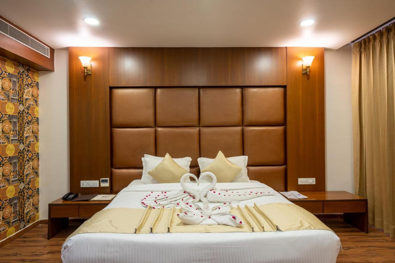 Jalashray Resort Nadiad Bagian luar foto