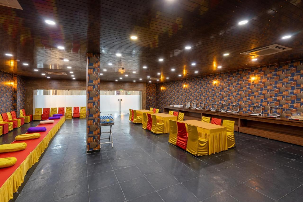 Jalashray Resort Nadiad Bagian luar foto