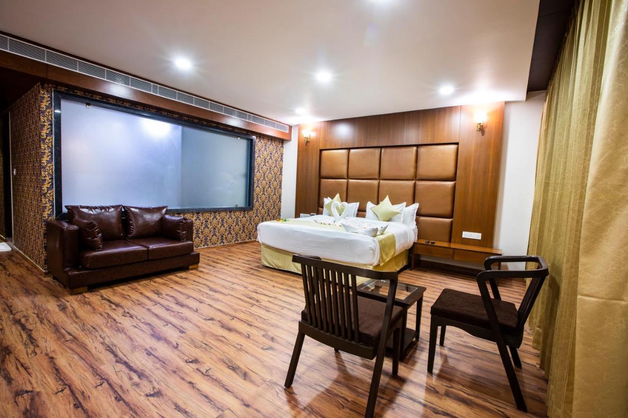 Jalashray Resort Nadiad Bagian luar foto