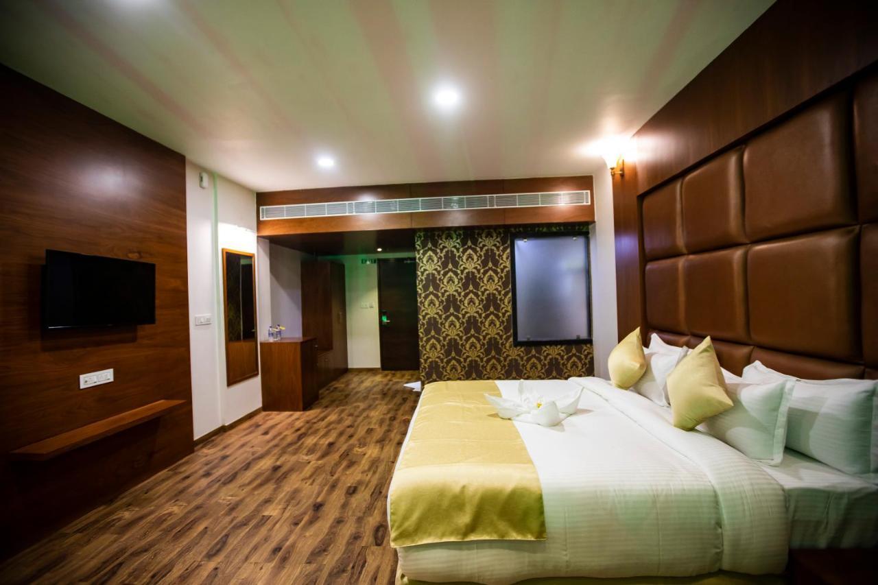 Jalashray Resort Nadiad Bagian luar foto